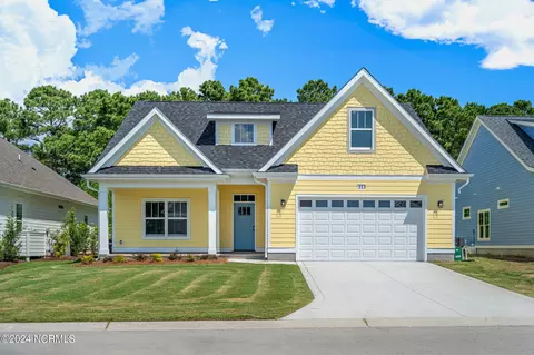313 Lightning Bug Ln, Holly Ridge, NC 28445