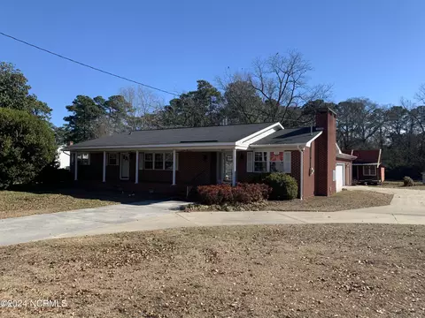 621 S Main St, Kenansville, NC 28349