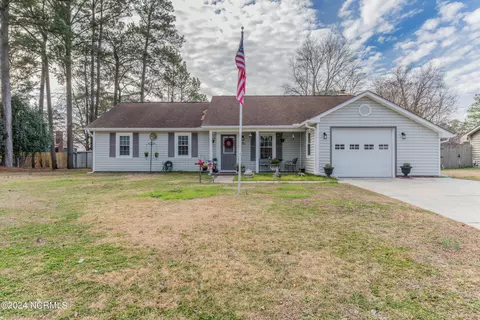 105 Cherrywood Ct, Jacksonville, NC 28546