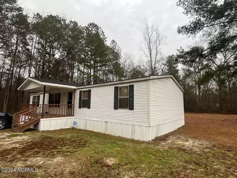 19501 Monica Dr, Laurinburg, NC 28352