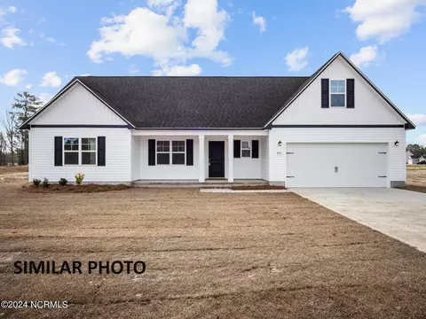 608 Macy Pl, Hubert, NC 28539 photo 4