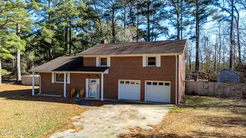 205 Hathaway Dr, Elizabeth City, NC 27909