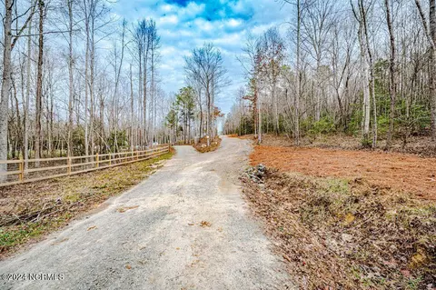 215 Monarch Ln, Cameron, NC 28326