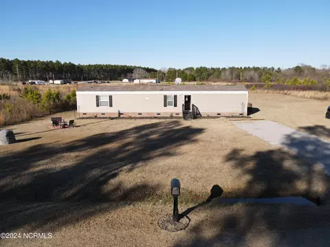 18821 Lees Mill Rd, Laurinburg, NC 28352