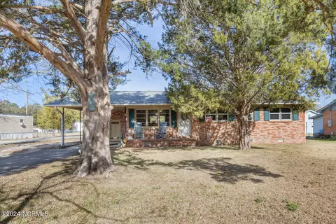 227 Briarneck Rd, Jacksonville, NC 28540