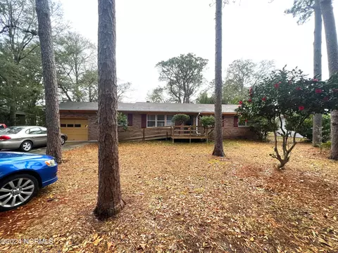 562 Long Leaf Acres Dr, Wilmington, NC 28405