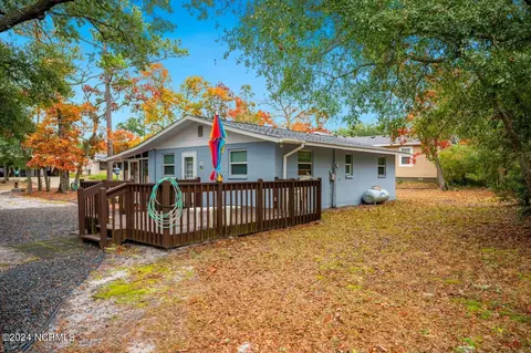 125 NE 28th St, Oak Island, NC 28465