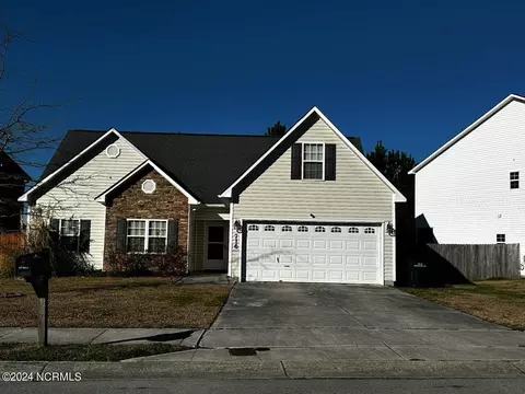 716 Savannah Dr, Jacksonville, NC 28546