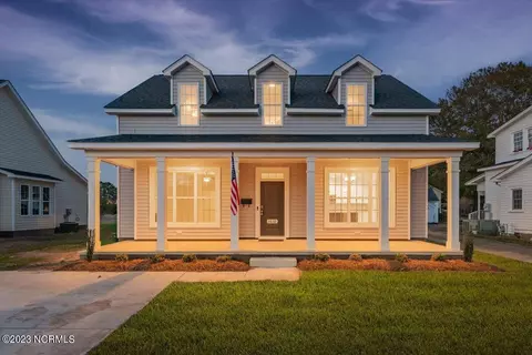 3832 W Wilson St, Farmville, NC 27828