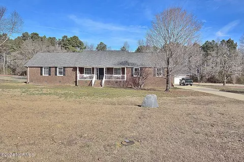 3720 Flat Rock Dr, Battleboro, NC 27809