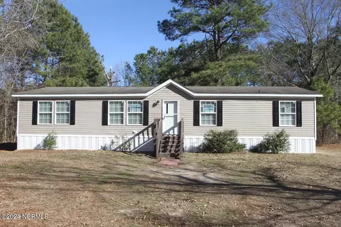 375 Ronald Britt Rd, Bladenboro, NC 28320