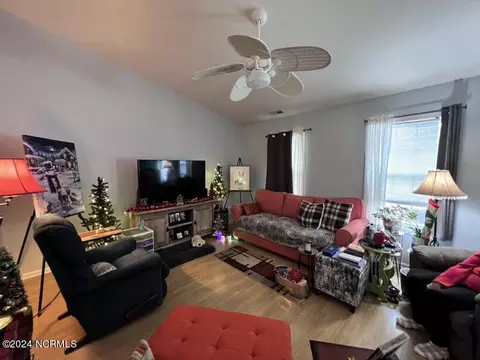 2900 Myrtle St #14, Morehead City, NC 28557