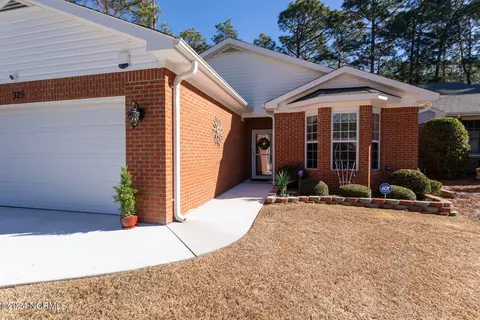325 Pinehurst Trace Dr, Pinehurst, NC 28374 photo 2