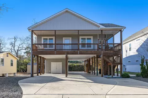 215 NE 62nd St, Oak Island, NC 28465