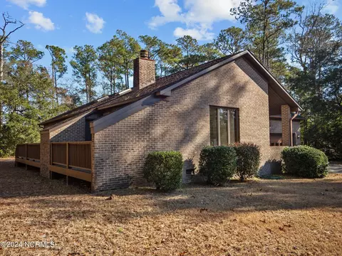 113 Pine Needle Dr, Hampstead, NC 28443 photo 2