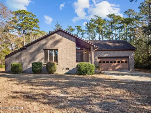 113 Pine Needle Dr, Hampstead, NC 28443