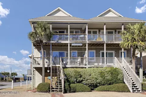702 N Topsail Dr, Surf City, NC 28445