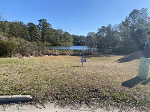 201 Attmore Dr, New Bern, NC 28562