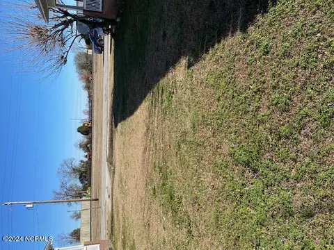 869 Pasteur St, New Bern, NC 28562