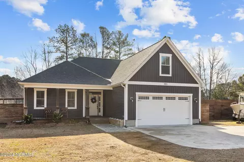 1193 Nine Foot Rd, Newport, NC 28570