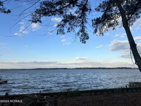 108 River Shore Dr, Hertford, NC 27944