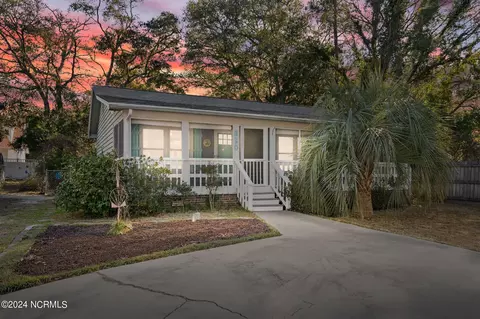310 NE 43rd St, Oak Island, NC 28465