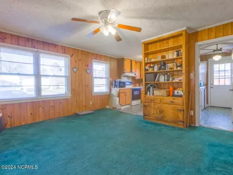 Living - 218 E Webster St, Whiteville, NC 28472 photo 2 of 2