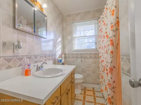 Bath - 218 E Webster St, Whiteville, NC 28472 photo 1 of 1