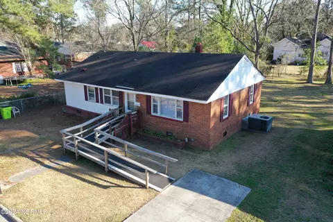 Exterior - 218 E Webster St, Whiteville, NC 28472 photo 3 of 9