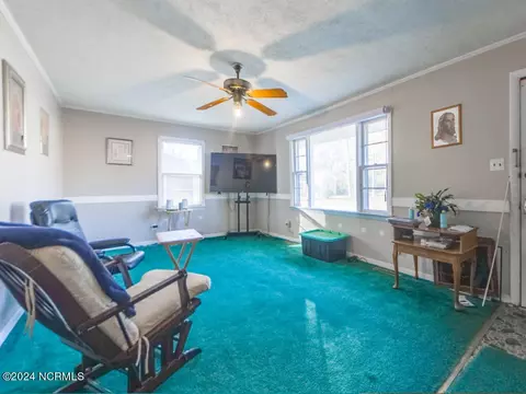 Living - 218 E Webster St, Whiteville, NC 28472 photo 1 of 2