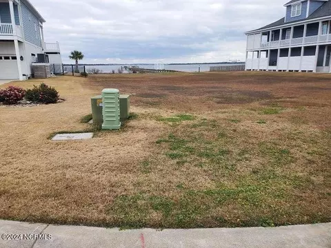 1200 Pinnacle Ct, Morehead City, NC 28557