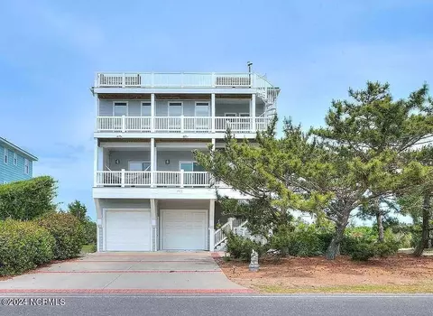 220 Caswell Beach Rd, Caswell Beach, NC 28465