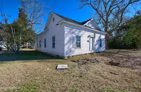 601 S Thompson St, Whiteville, NC 28472