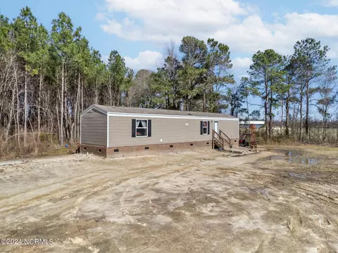 000 Herring Loop Rd, Wallace, NC 28466