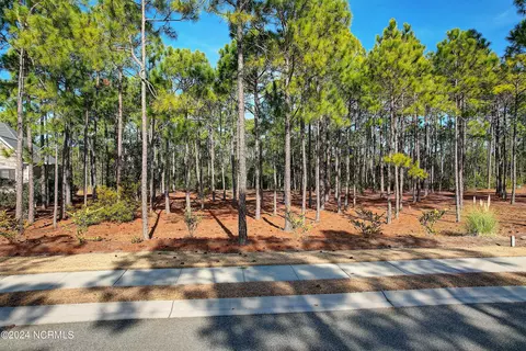 2565 Parkridge Dr, Southport, NC 28461