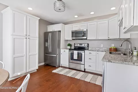 328 Masters Ln, Hampstead, NC 28443 photo 8