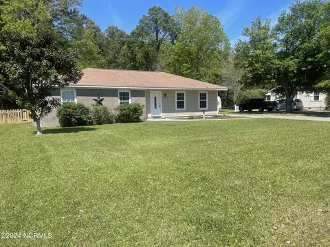 114 Riverside Dr, Beaufort, NC 28516