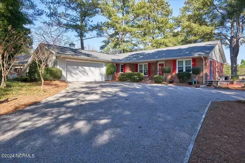 90 Oak Hills Rd, Pinehurst, NC 28374