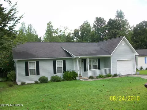 102 Waterfall Dr, Jacksonville, NC 28540