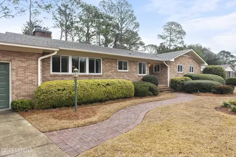 3813 Sweetbriar Rd, Wilmington, NC 28403