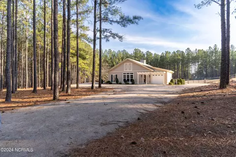 191 Bunkhouse Rd, Aberdeen, NC 28315