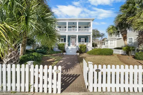 312 W Moore St, Southport, NC 28461