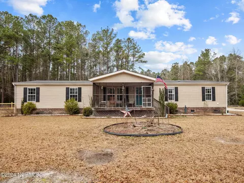 2052 Haws Run Rd, Maple Hill, NC 28454