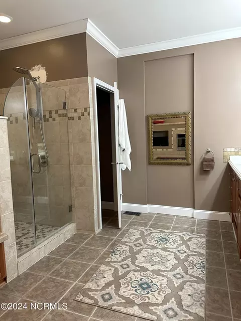 Bath - 361 Island Dr, Chocowinity, NC 27817 photo 3 of 7