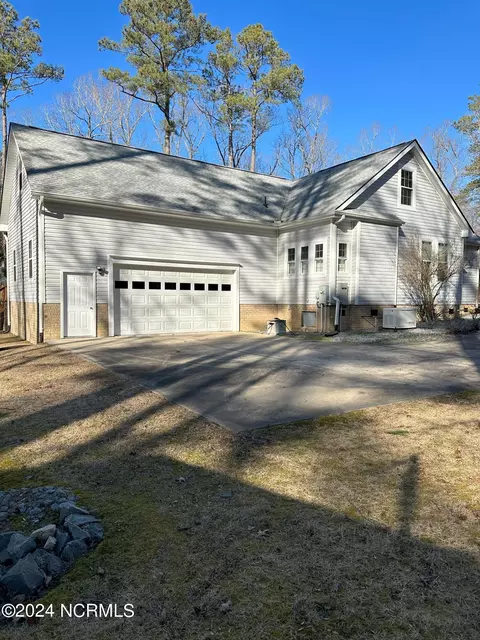 Exterior - 361 Island Dr, Chocowinity, NC 27817 photo 5 of 14