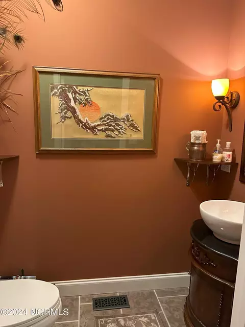 Bath - 361 Island Dr, Chocowinity, NC 27817 photo 1 of 7