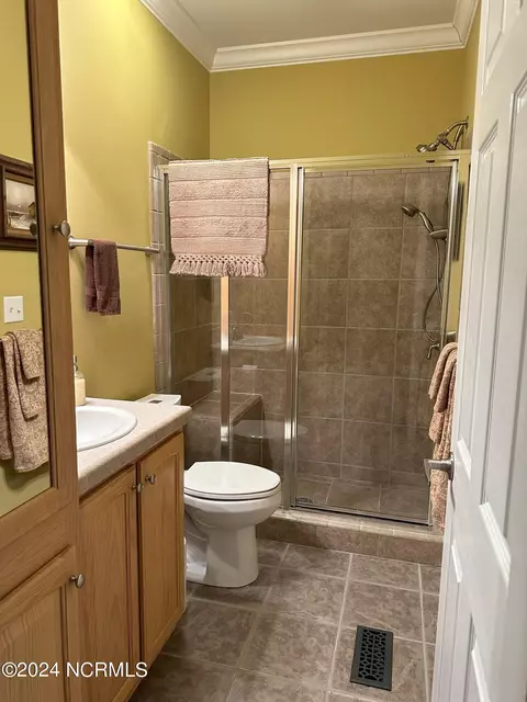 Bath - 361 Island Dr, Chocowinity, NC 27817 photo 2 of 7
