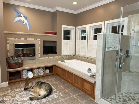 Bath - 361 Island Dr, Chocowinity, NC 27817 photo 5 of 7