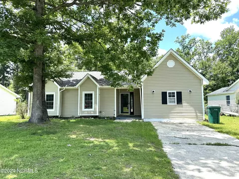 124 Broadleaf Dr, Jacksonville, NC 28546