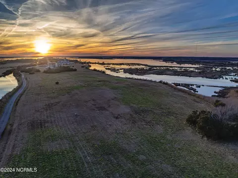 26 Hunter Heath Dr, North Topsail Beach, NC 28460